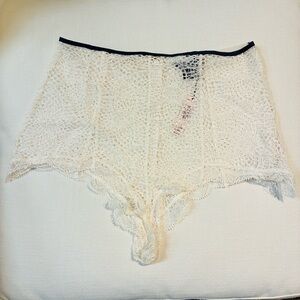 *NWT* Victoria’s Secret S 🤍 Dream Angels Bridal White Lace Cheeky Panty